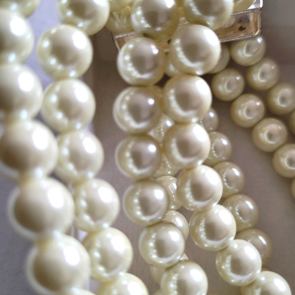 Premier Designs Elaine Pearl Stretch Bracelet - Picture 4 of 6